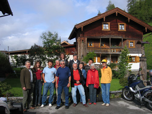Die Gruppe mit dem Bürgermeister Hermann Thanner von Brandberg, ganz links im Bild.