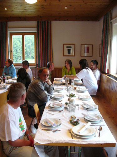 Der festlich gedeckte Tisch zu unserem letzten gemeinsamen Abendessen.