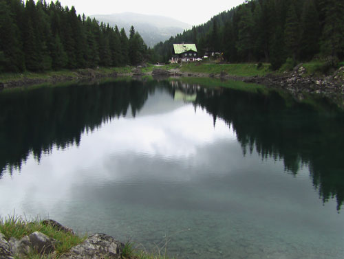 Das Gasthaus am Obernbergersee.