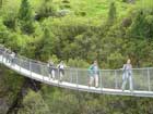 Vorschaubild, Über diese Hängebrücke ca. 80 Meter über der Schlucht ging es zu den Rofenhöfen.